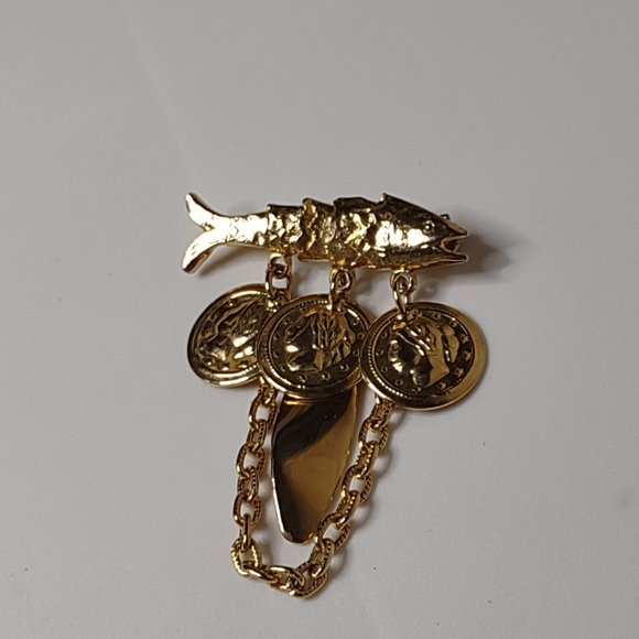 Gold Tone Fish And Dangling Chain Brooch - Picture 6 of 10